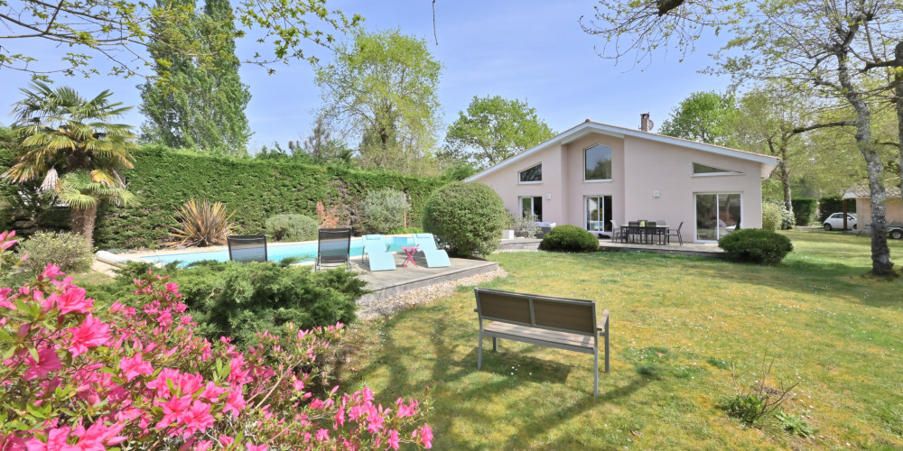maison à ST JEAN D ILLAC (33127)