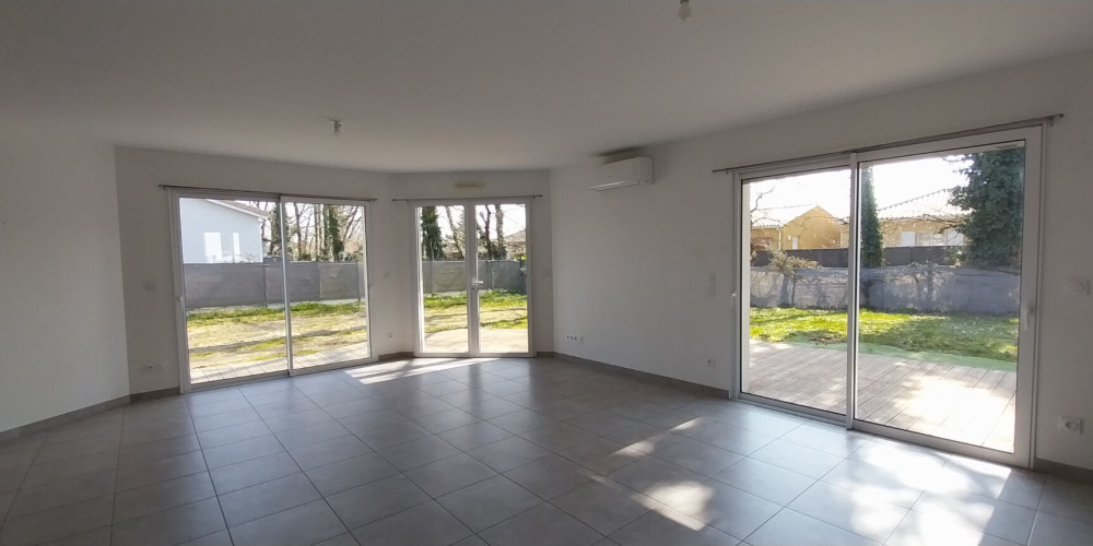 maison à VAYRES (33870)