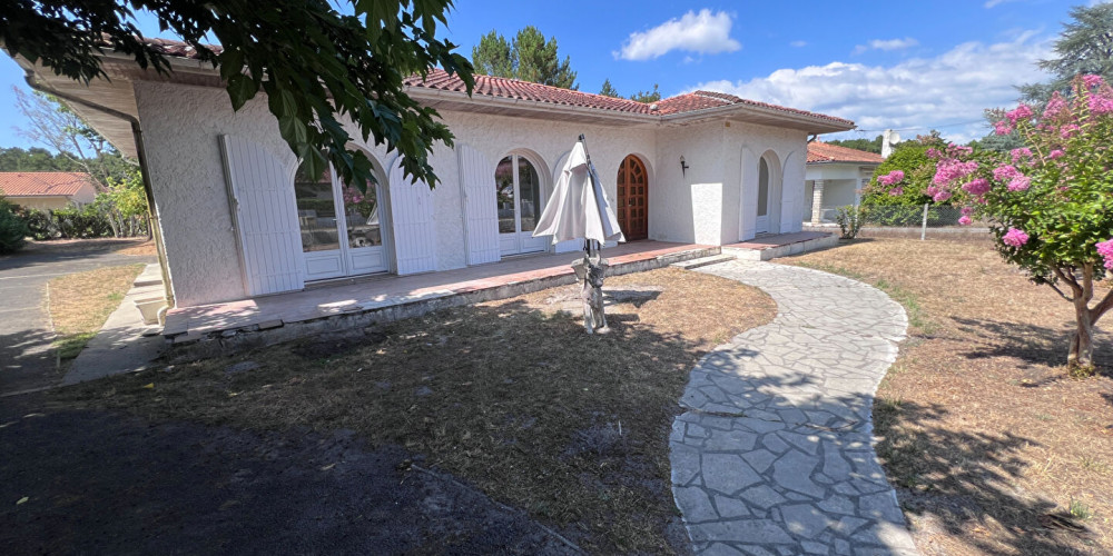 maison à SALLES (33770)