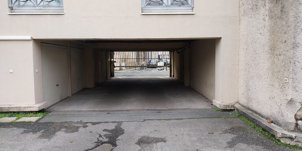 parking à BORDEAUX (33000)