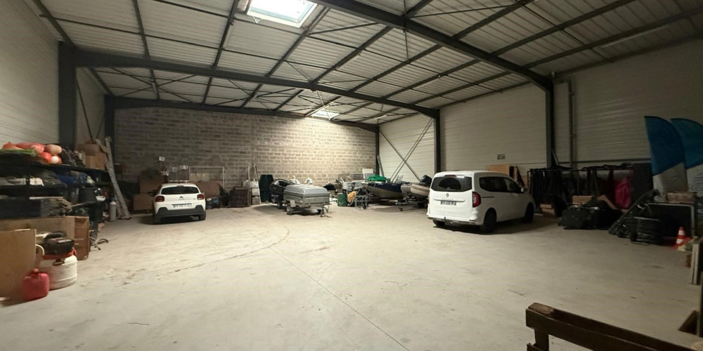 local industriel à BEYCHAC ET CAILLAU (33750)