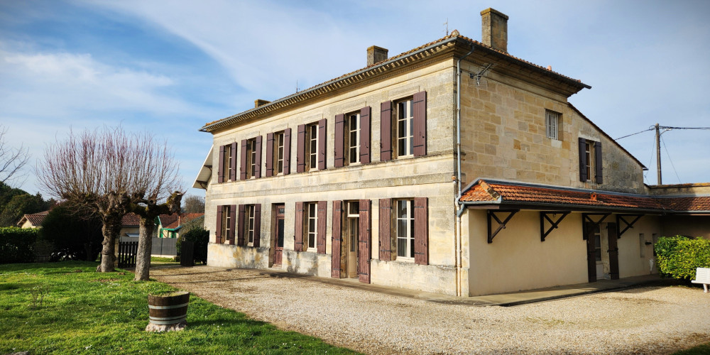 maison à BOURG (33710)