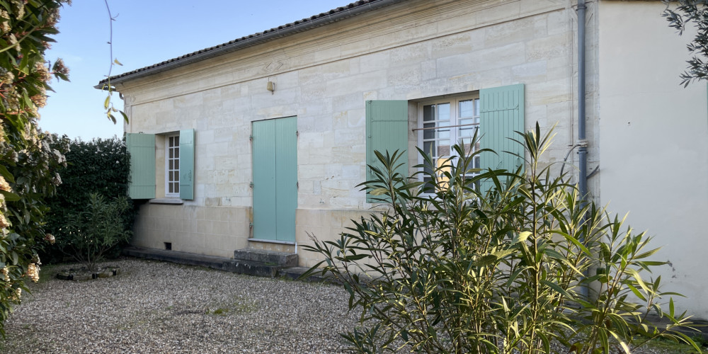 maison à MONTAGNE (33570)