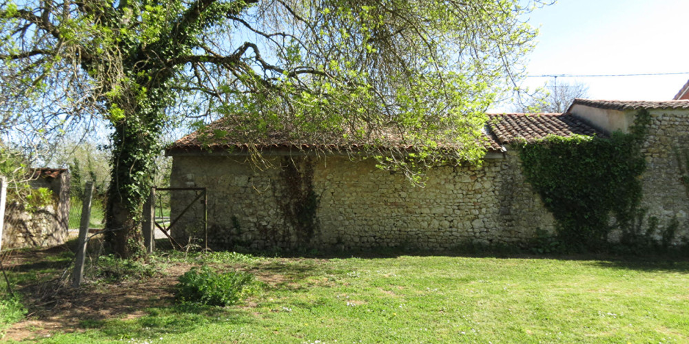 immeuble à COUQUEQUES (33340)