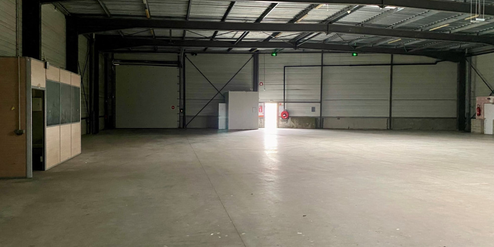 local industriel à LE HAILLAN (33185)