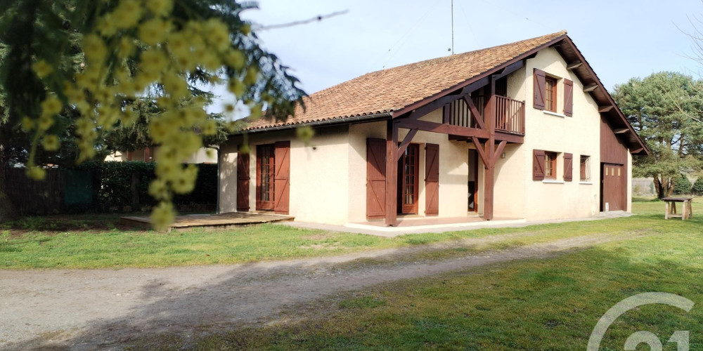 maison à ST PIERRE D AURILLAC (33490)