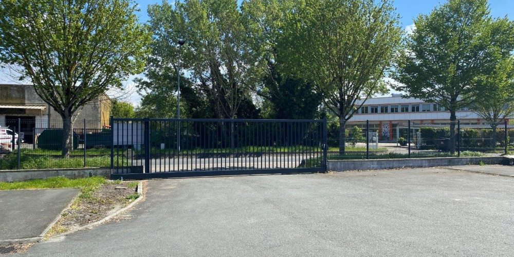 local industriel à BORDEAUX (33300)