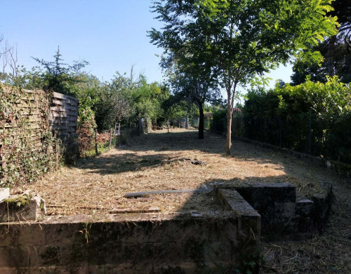 terrain  VAYRES