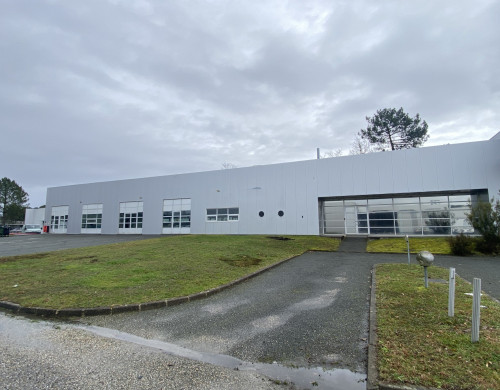 local industriel  CESTAS