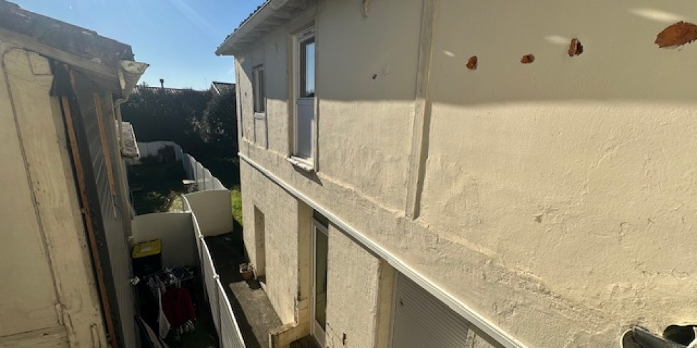 immeuble à PODENSAC (33720)
