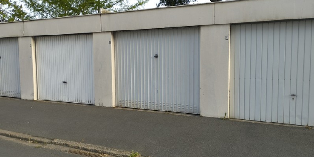 parking à LE BOUSCAT (33110)