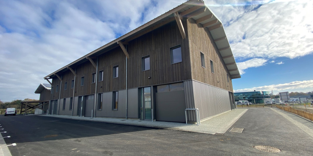 local industriel à LE HAILLAN (33185)