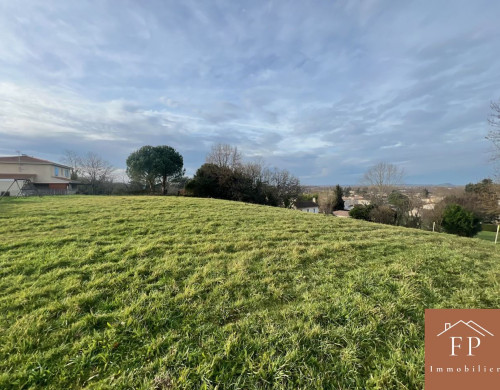 terrain  GENISSAC