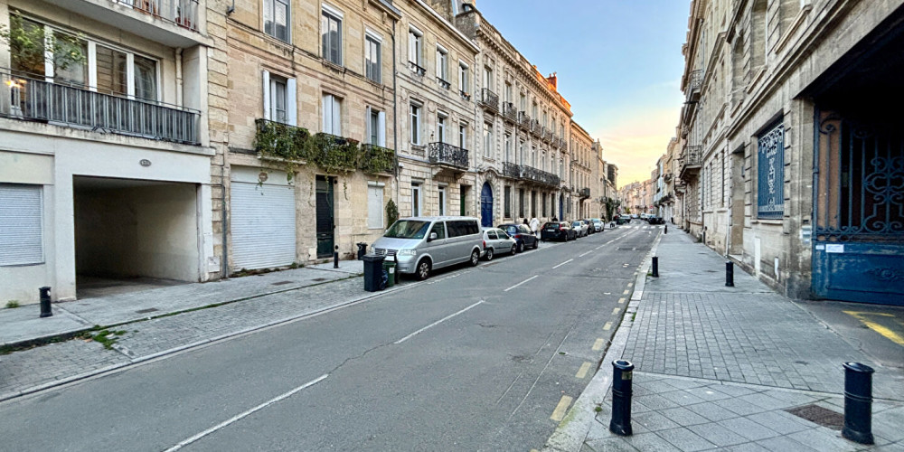parking à BORDEAUX (33000)
