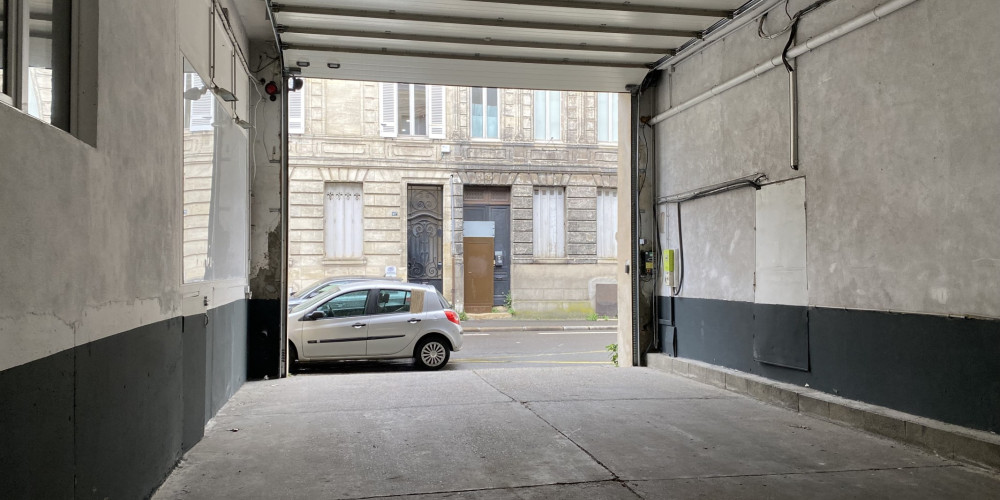 local industriel à BORDEAUX (33800)