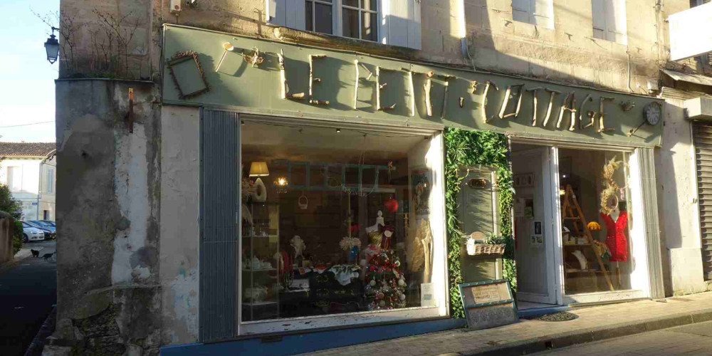 local commercial à BOURG (33710)