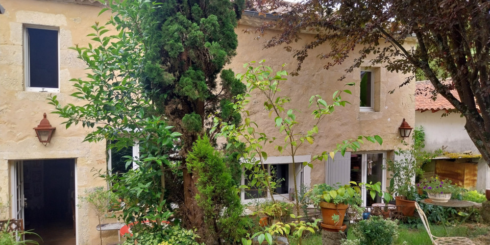 maison à ESCOUSSANS (33760)