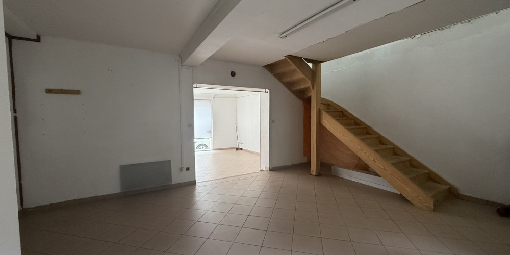 local commercial à ST SAVIN (33920)