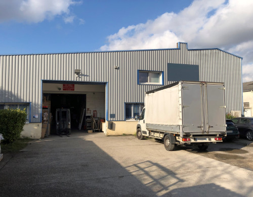 local industriel  ARTIGUES PRES BORDEAUX