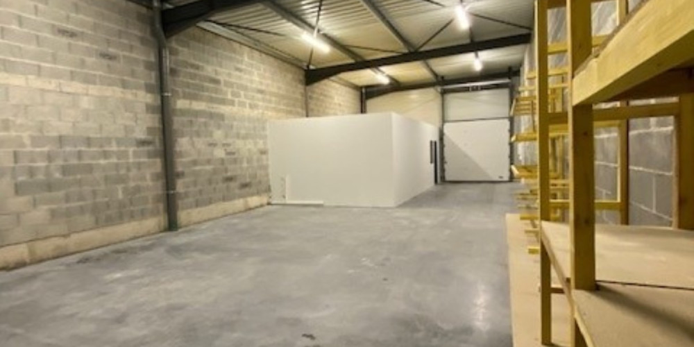 local industriel à MONTUSSAN (33450)