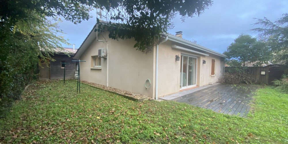 maison à VAYRES (33870)