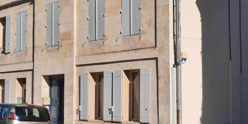 maison à VAYRES (33870)