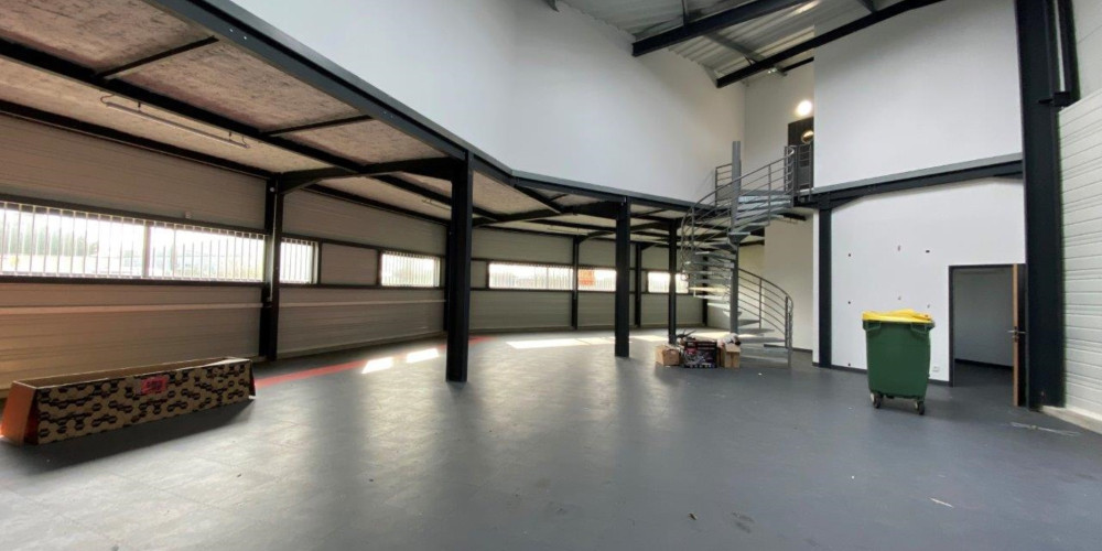 local industriel à MERIGNAC (33700)