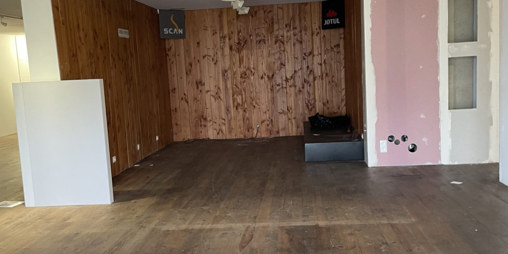 local commercial à LE HAILLAN (33185)