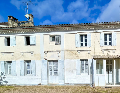 maison  LES ARTIGUES DE LUSSAC