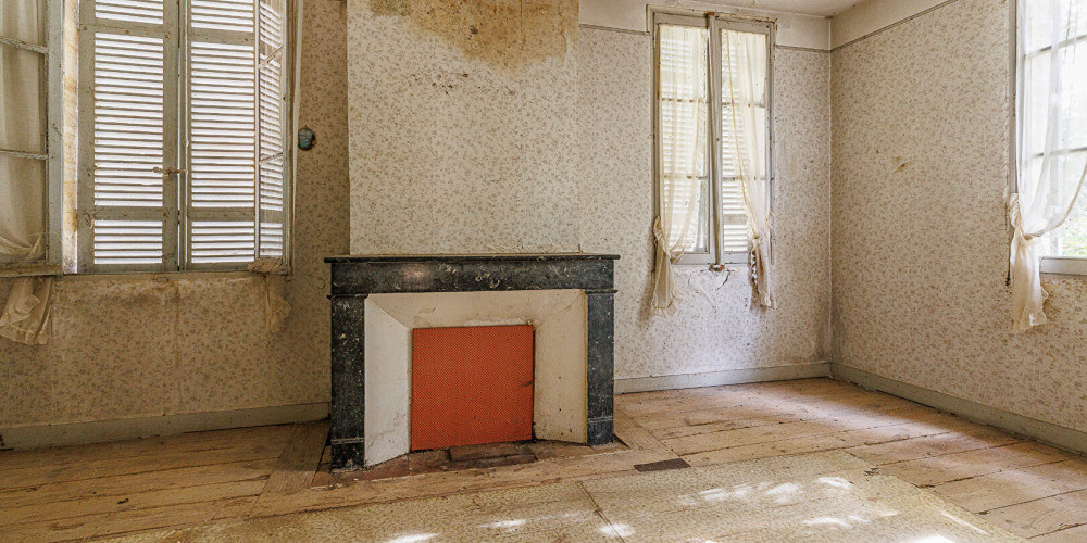 maison à LES PEINTURES (33230)