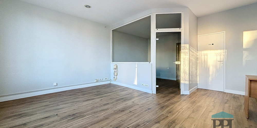 local commercial à PODENSAC (33720)