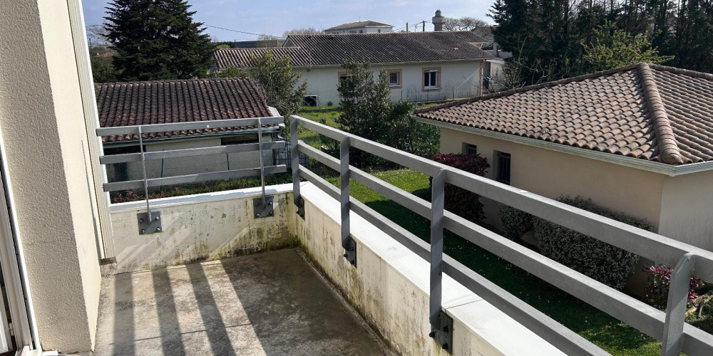 appartement à VAYRES (33870)