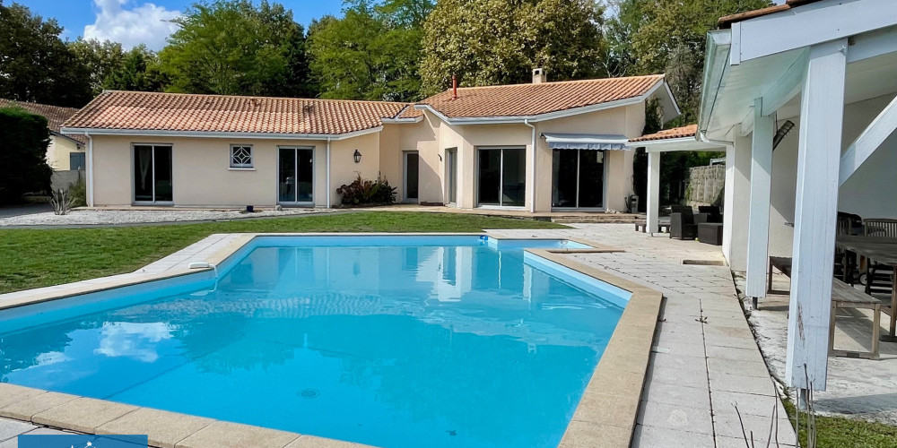 maison à ARSAC (33460)