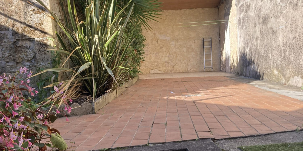 maison à MONTAGNE (33570)