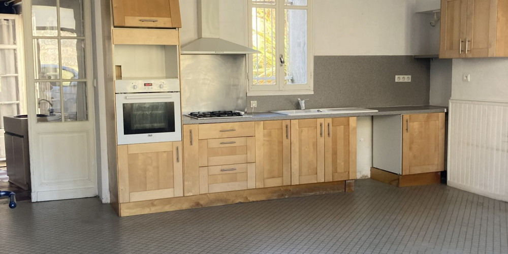 maison à MONTAGNE (33570)