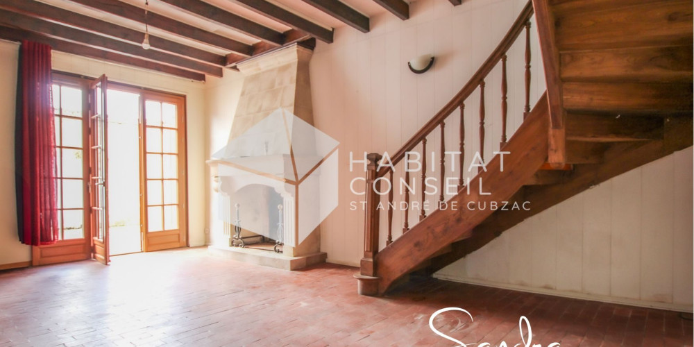 maison à BOURG (33710)