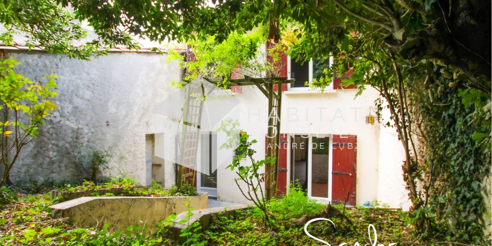 maison à BOURG (33710)