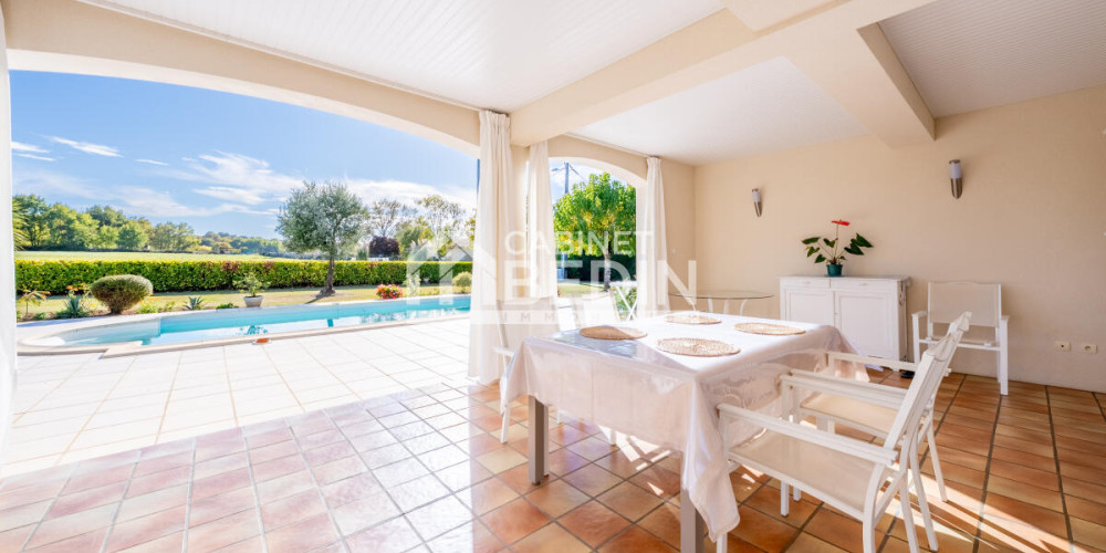 maison à BELLEBAT (33760)