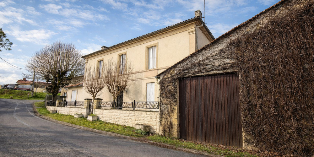 maison à ESCOUSSANS (33760)