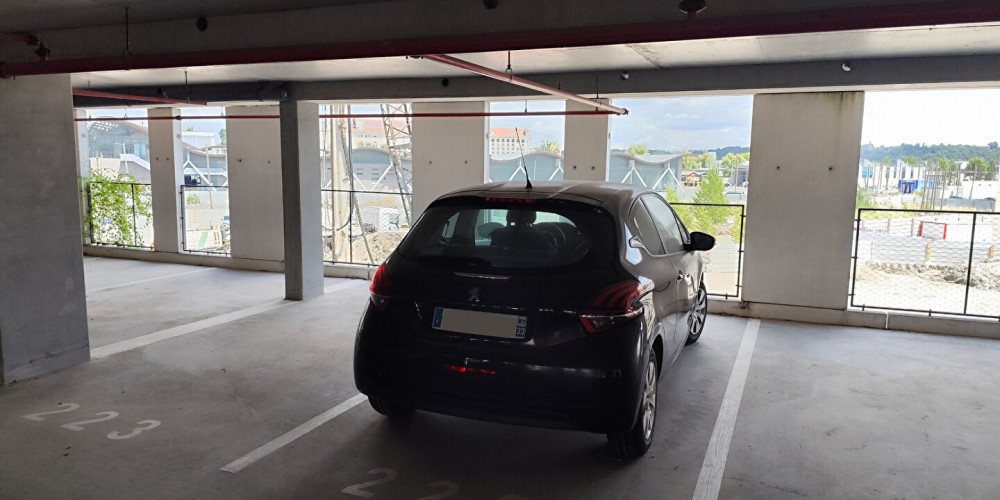 parking à BORDEAUX (33100)