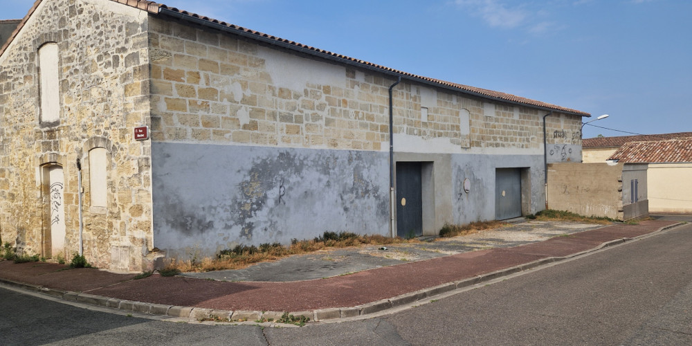 parking à PAUILLAC (33250)