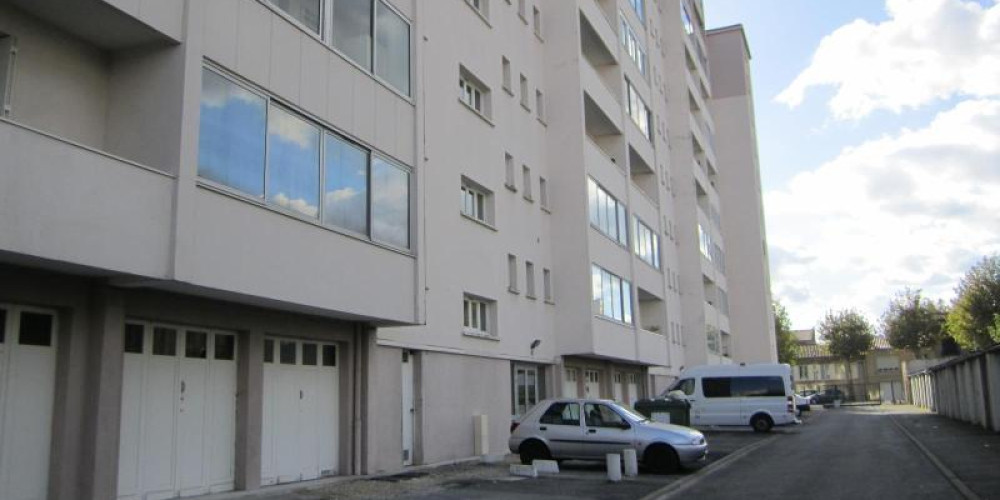 parking à BORDEAUX (33300)