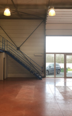 Local industriel  YVRAC