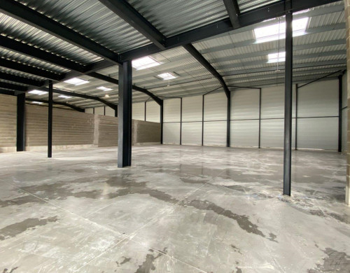 local industriel  LE HAILLAN