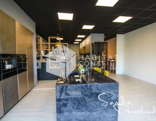 local commercial  CAVIGNAC