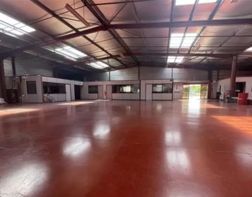 local industriel  CESTAS