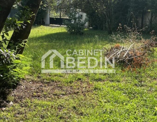 terrain  MERIGNAC