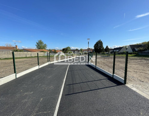 terrain  ST MEDARD EN JALLES