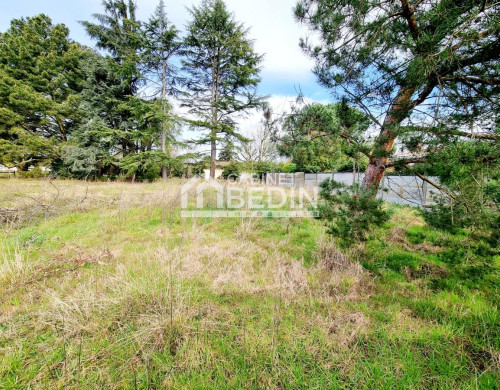 terrain  MERIGNAC