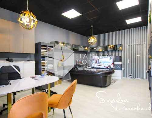 local commercial  CAVIGNAC